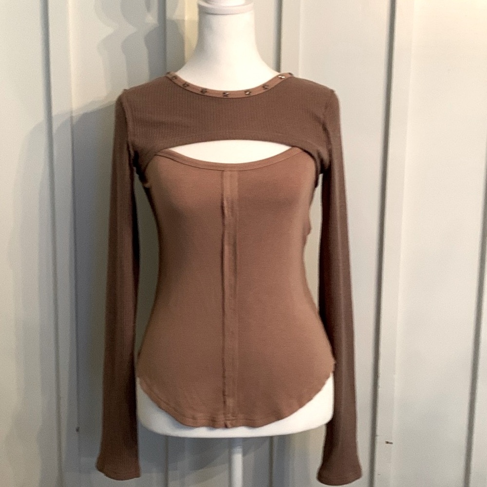 POL Olive Long Sleeve Cutout Top cute & eye catching! - Picture 2 of 7